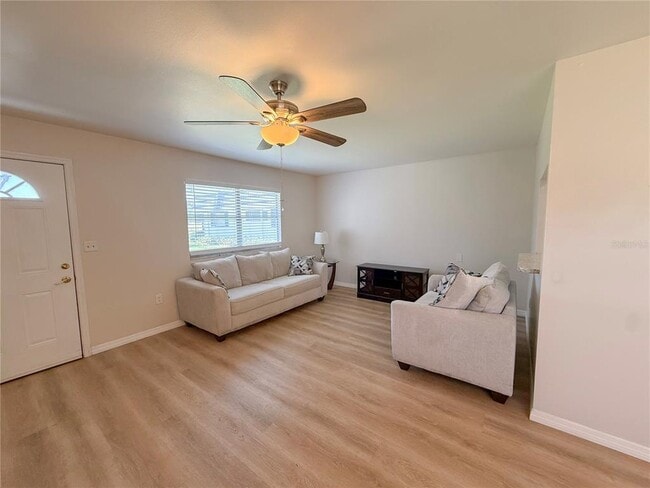 205 Andover Pl N in Sun City Center, FL - Building Photo - Building Photo