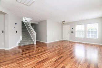 124 Georgetowne Dr in Clayton, NC - Foto de edificio - Building Photo