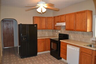 813 Lincoln Ave in Clay Center, KS - Building Photo - Building Photo