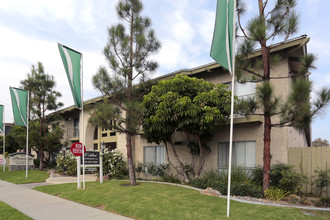 Stoneridge Apartments in Bellflower, CA - Building Photo - Building Photo