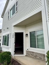 122 Creston Cir in Aurora, IL - Building Photo - Building Photo