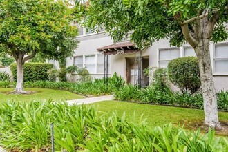 606 W Foothill Blvd in Monrovia, CA - Building Photo - Building Photo