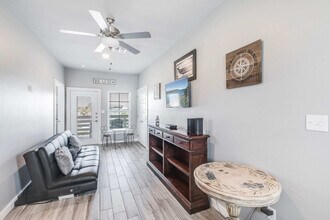 1701 S Station St in Port Aransas, TX - Building Photo - Building Photo