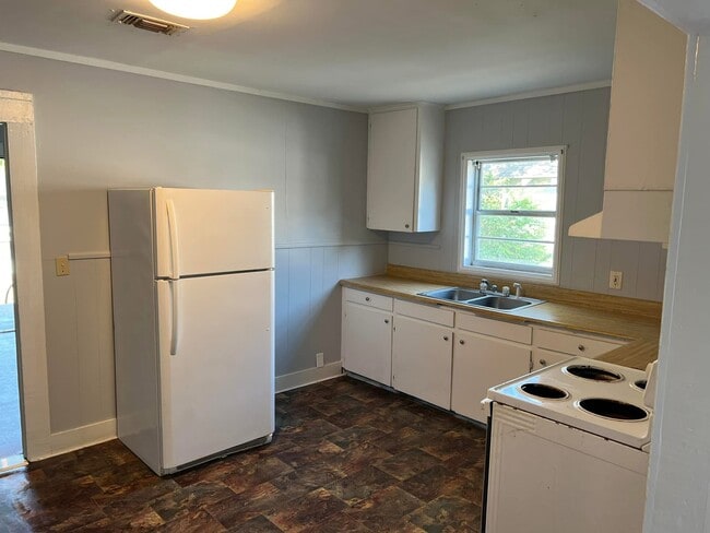106 W Shamrock Ave in Pineville, LA - Building Photo - Building Photo