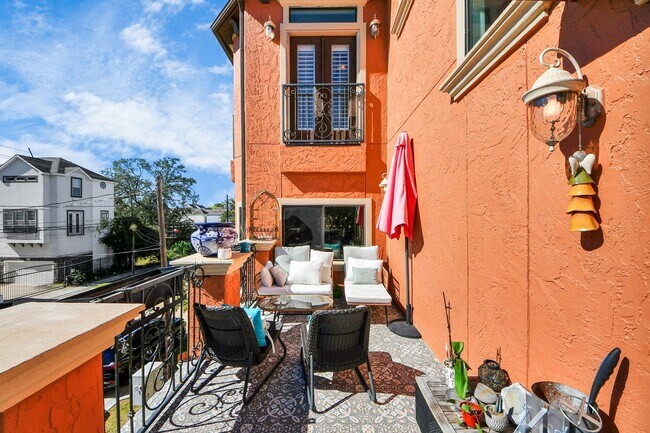 property at 1141 W 23rd St