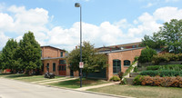 Lawton Foundry Townhomes in De Pere, WI - Foto de edificio - Building Photo