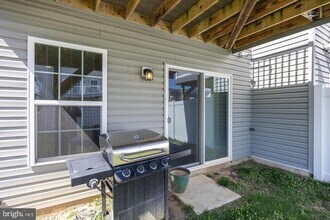 71 Village Green Ln in Sicklerville, NJ - Building Photo - Building Photo