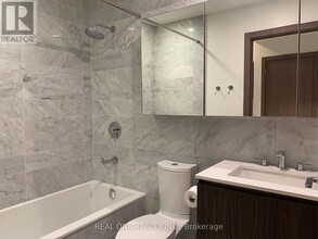 17-4117 Bathurst St in Toronto, ON - Building Photo - Building Photo