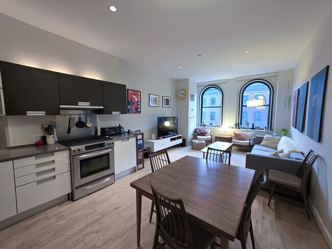 346-354-354 Congress St in Boston, MA - Building Photo - Building Photo