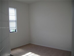 655 NE 193rd St in Miami, FL - Building Photo - Building Photo