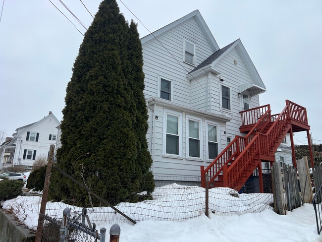 95 Roberts St in Quincy, MA - Foto de edificio - Building Photo