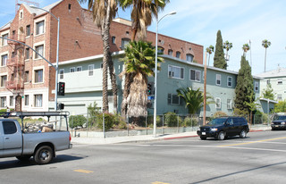 3215 San Marino St in Los Angeles, CA - Building Photo