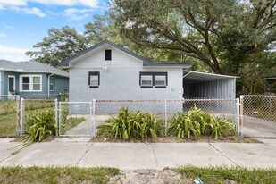 8213 N Elmer St in Tampa, FL - Building Photo