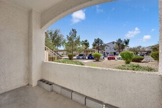 5655 E Sahara Ave in Las Vegas, NV - Building Photo - Building Photo