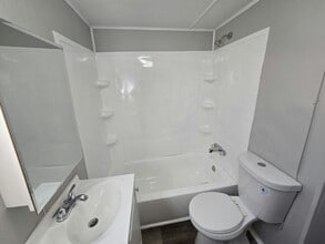 4943 E Hillsborough Ave in Tampa, FL - Building Photo - Building Photo