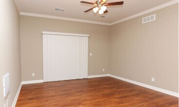 Glenmary Pointe Apartments in Louisville, KY - Building Photo - Building Photo