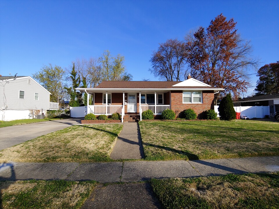 8 Cornell Ave in Somerdale, NJ - Building Photo