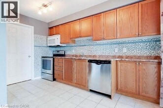 950 Highland Rd W in Kitchener, ON - Building Photo - Building Photo