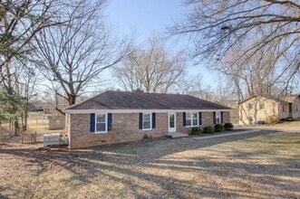 1585 Elberta Dr in Clarksville, TN - Building Photo - Building Photo