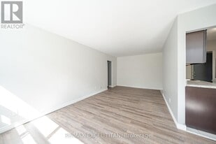 799 Robinson St in Burlington, ON - Building Photo