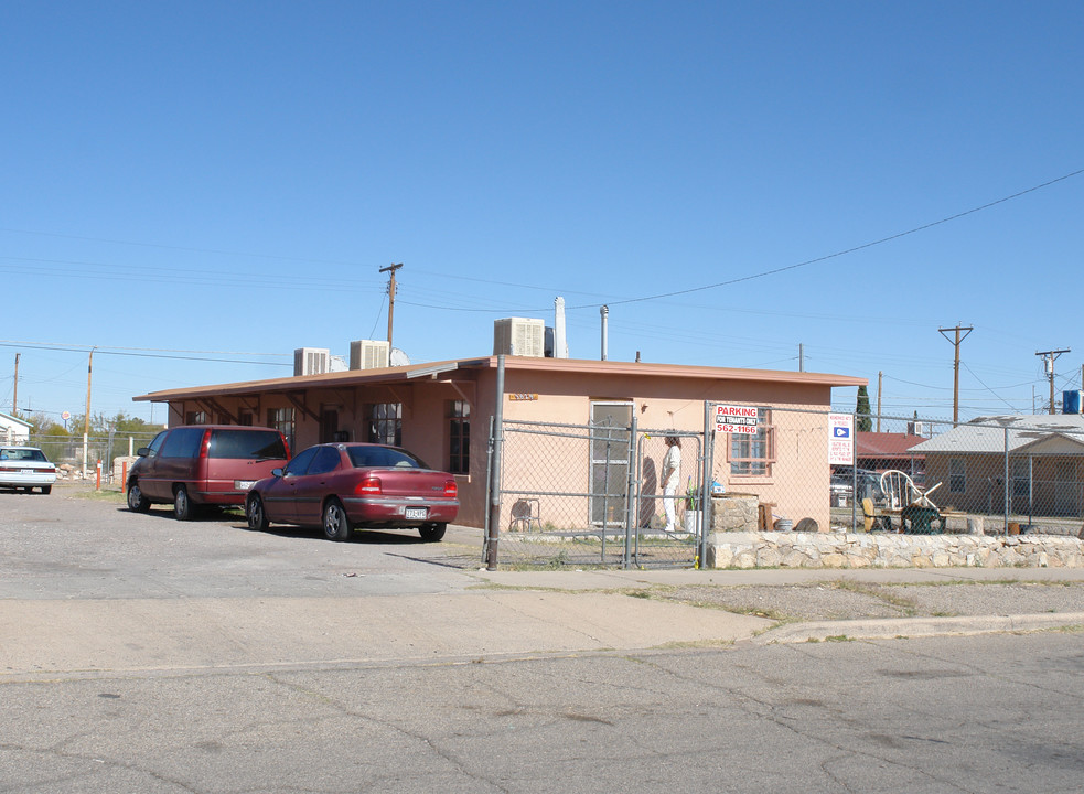 3817-3812 Truman Ave in El Paso, TX - Building Photo