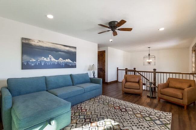 2406 Tamarack Trail