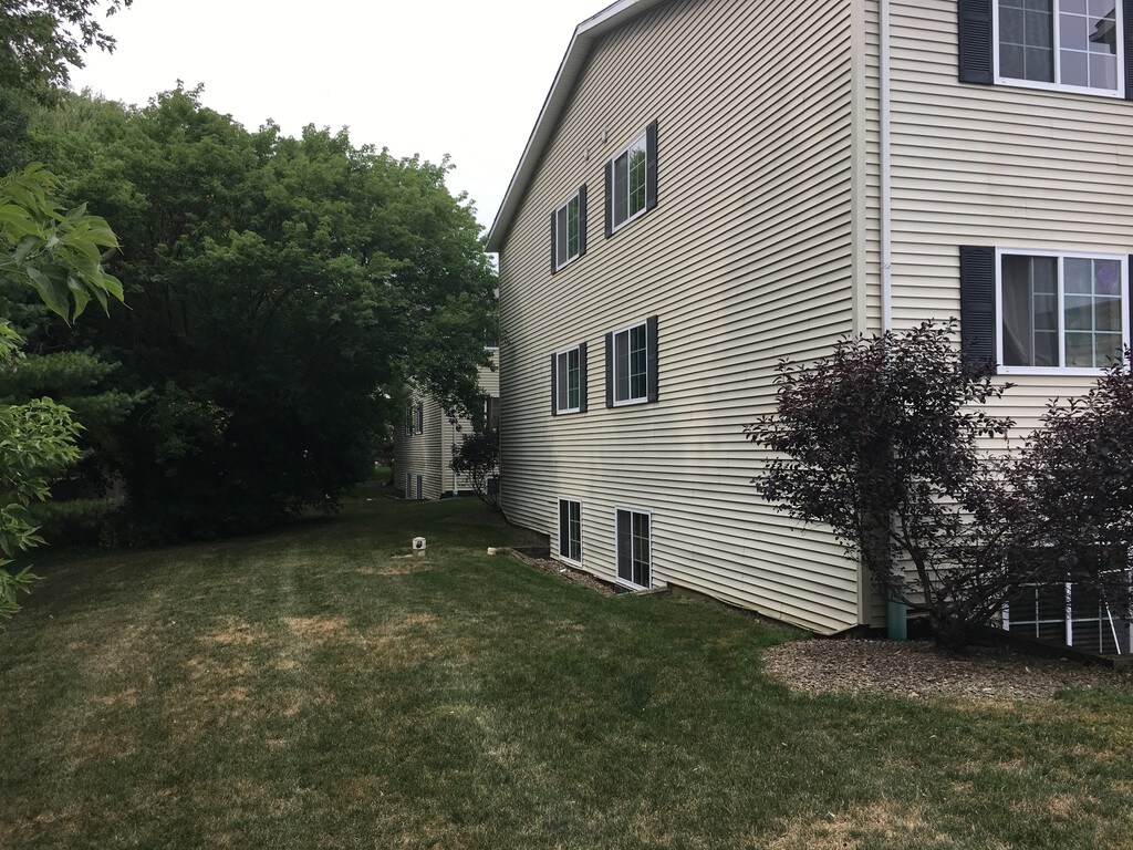 Woodcrest East Apartments Lancaster, NY Apartments For Rent