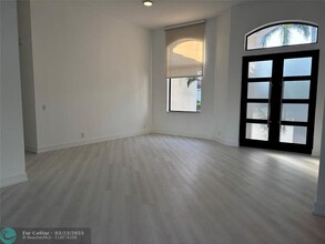 2550 Jardin Terrace in Weston, FL - Building Photo - Building Photo