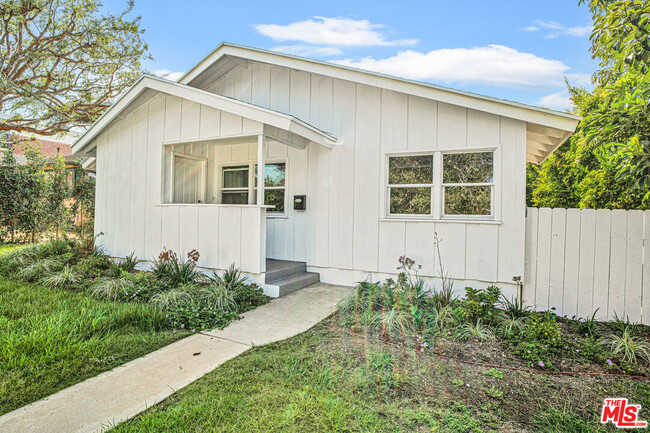 2825 Overland Ave in Los Angeles, CA - Foto de edificio - Building Photo