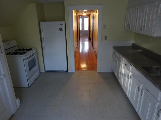 92 Hobart St, Unit 1 in Boston, MA - Foto de edificio - Building Photo