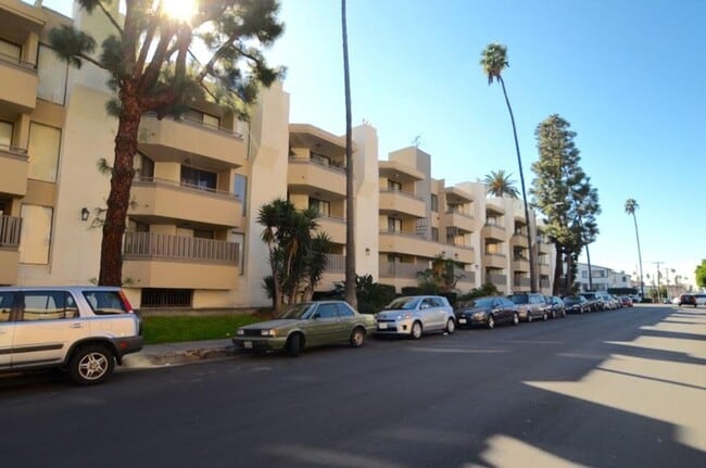 5th Street Apartments- Luxurious Bedrooms with Covered Parking! Call Now! in Los Angeles, CA - Building Photo - Building Photo