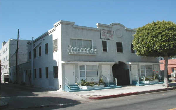 116 E 8th St in Long Beach, CA - Building Photo