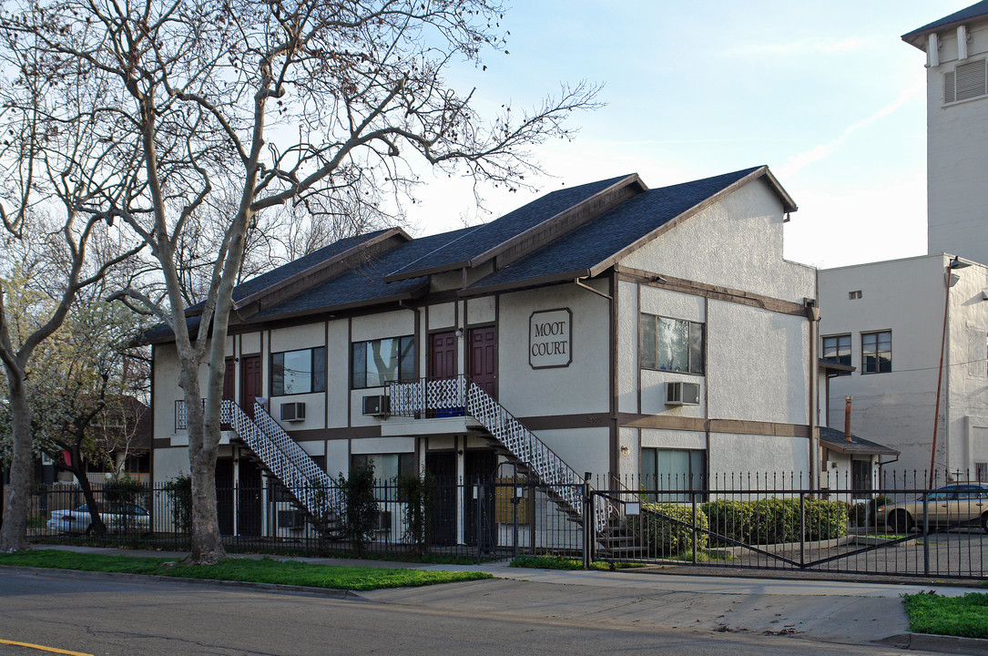 Moot Court in Sacramento, CA - Foto de edificio