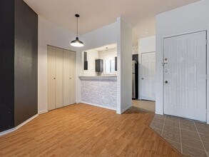 5550 Spring Valley Rd in Dallas, TX - Building Photo - Building Photo