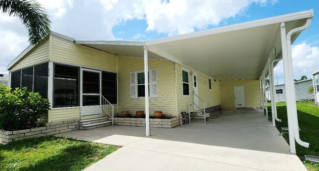 233 Rainbow Dr in North Fort Myers, FL - Building Photo - Building Photo