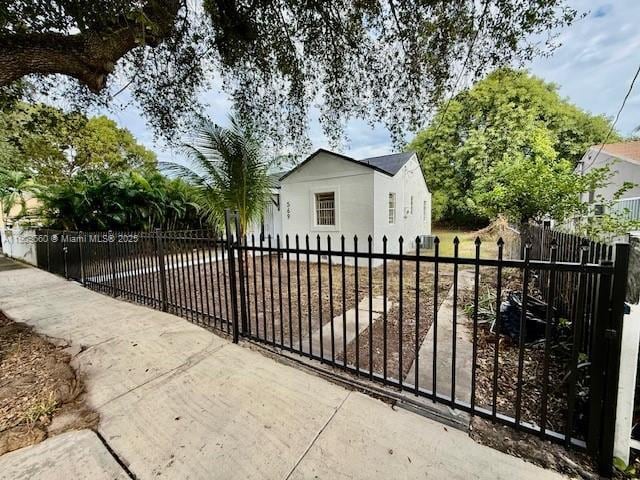 569 NW 42nd St in Miami, FL - Foto de edificio - Building Photo