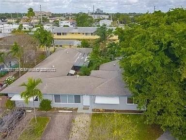 729 NE 6th St in Hallandale Beach, FL - Building Photo - Building Photo