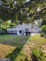 34 Edinburgh Rd in Gloucester Township, NJ - Building Photo