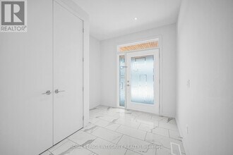 899 Ralph Hennessy Ave in Ottawa, ON - Building Photo - Building Photo