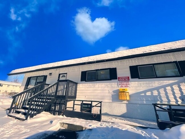 125 Meyer St-Unit -2 in Anchorage, AK - Building Photo - Building Photo