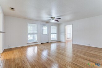 1488 Canyon Edge in Canyon Lake, TX - Building Photo - Building Photo