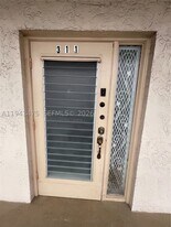 2541 Aragon Blvd in Sunrise, FL - Building Photo