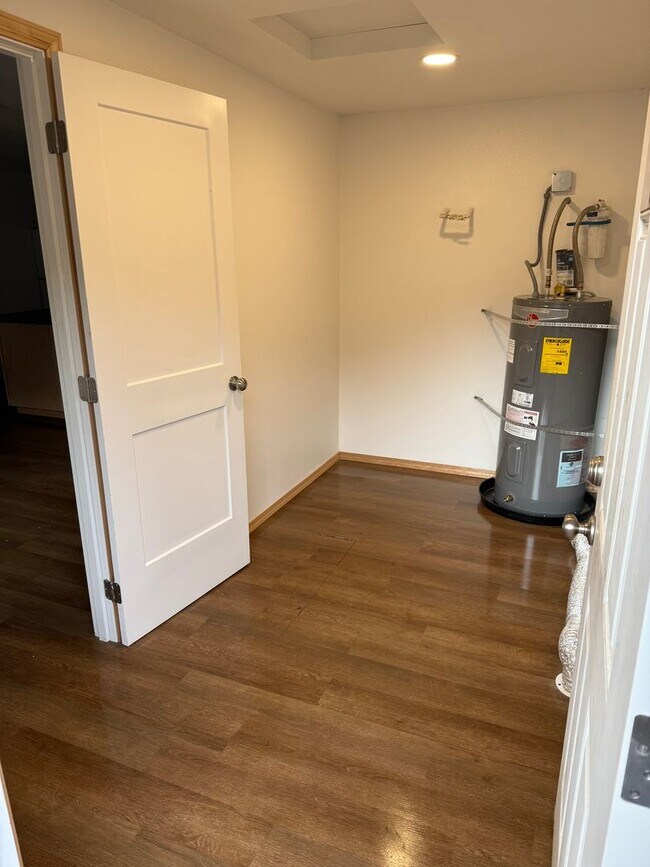 88869-88879 Alder St in Swisshome, OR - Building Photo - Building Photo