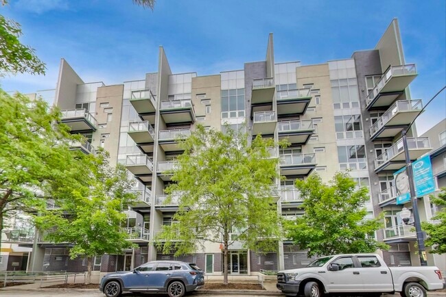 property at 1120 W Adams St