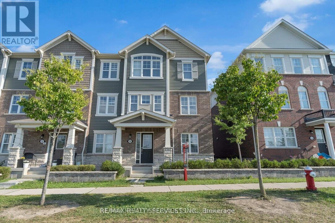 8 Toledo Ln in Brampton, ON - Building Photo