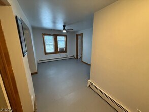 81 Main St in Roxbury Township, NJ - Building Photo - Building Photo