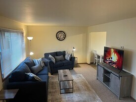 915 Division St in Mauston, WI - Building Photo