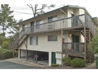 865 Lighthouse Ave in Pacific Grove, CA - Foto de edificio - Building Photo