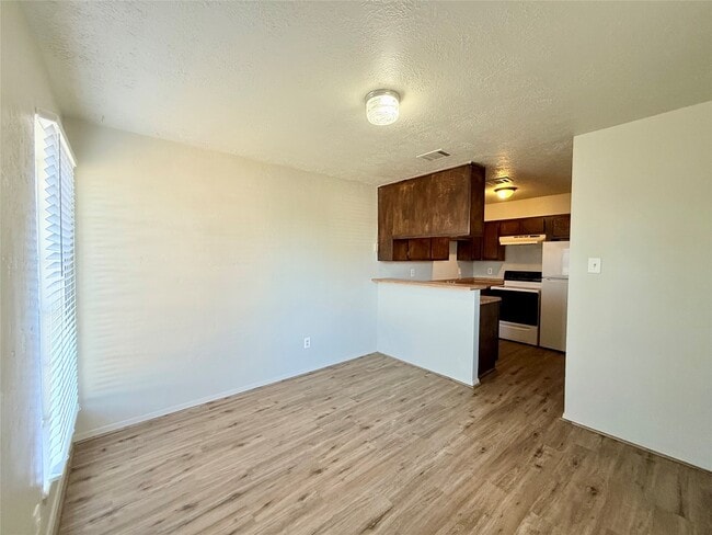 705 Ruth Ct in Navasota, TX - Building Photo - Building Photo