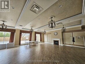 2 Maison Parc Ct in Vaughan, ON - Building Photo - Building Photo